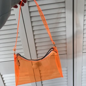 Neon väska - Så cool neon väska som är så snygg på sommaren och till fest!!⚡️⚡️