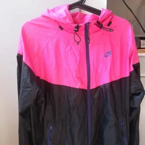 Nike vindjacka  - Sparsamt använd i bra skick 