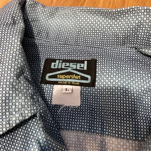 Cropped diesel shirt - Cropped skjorta från diesel. Riktigt cool, hör av er om ni vill ha bättre bilder :) Frakt tillkommer