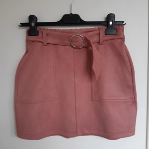 Kjol  - Jättesöt kjol från Berska🌸 aldrig använd