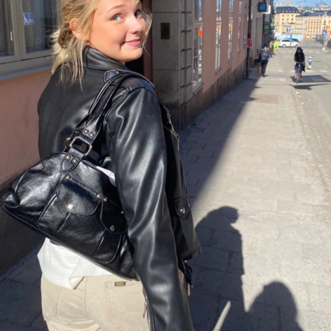 Säljer denna svarta väska, köpt second hand❤️ 