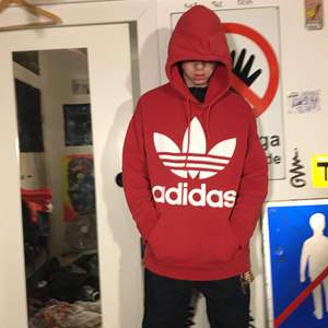 Stor baggie Adidas hoodie i 9.5 condition 