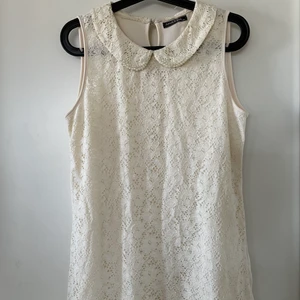 Spetts klänning  - Superfin spetts klänning. Jag har använt den en gång på ett dop och jag fick väldigt många kommentarer om att den var jättefin. 