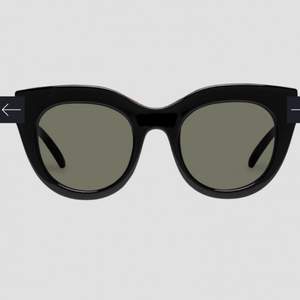 Nya solglasögon från Le Specs, modell air heart. Nypris 600 kr. Frakt betalas av köpare 