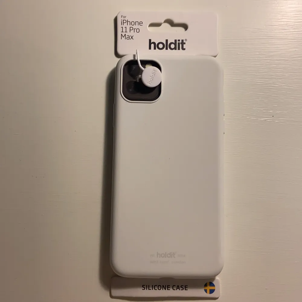 Oanvänt vitt mobilskal från Holdit. Säljer pga köpt fel modell. Originalpris 150 kr. . Accessoarer.