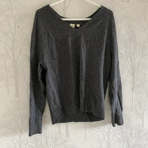 Stickad tröja - Stickad tröja från gap i storlek S. Litet knappt märkbart hål (se bild 2). Frakt tillkommer 