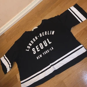 Crop top - Använd crop top, den är fortfarande som ny! 