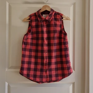 H&M checked shirt - Checked sleeveless shirt from H&M. Material is made from 100% cotton so it is perfect for a hot summer 🌞🌡🏖