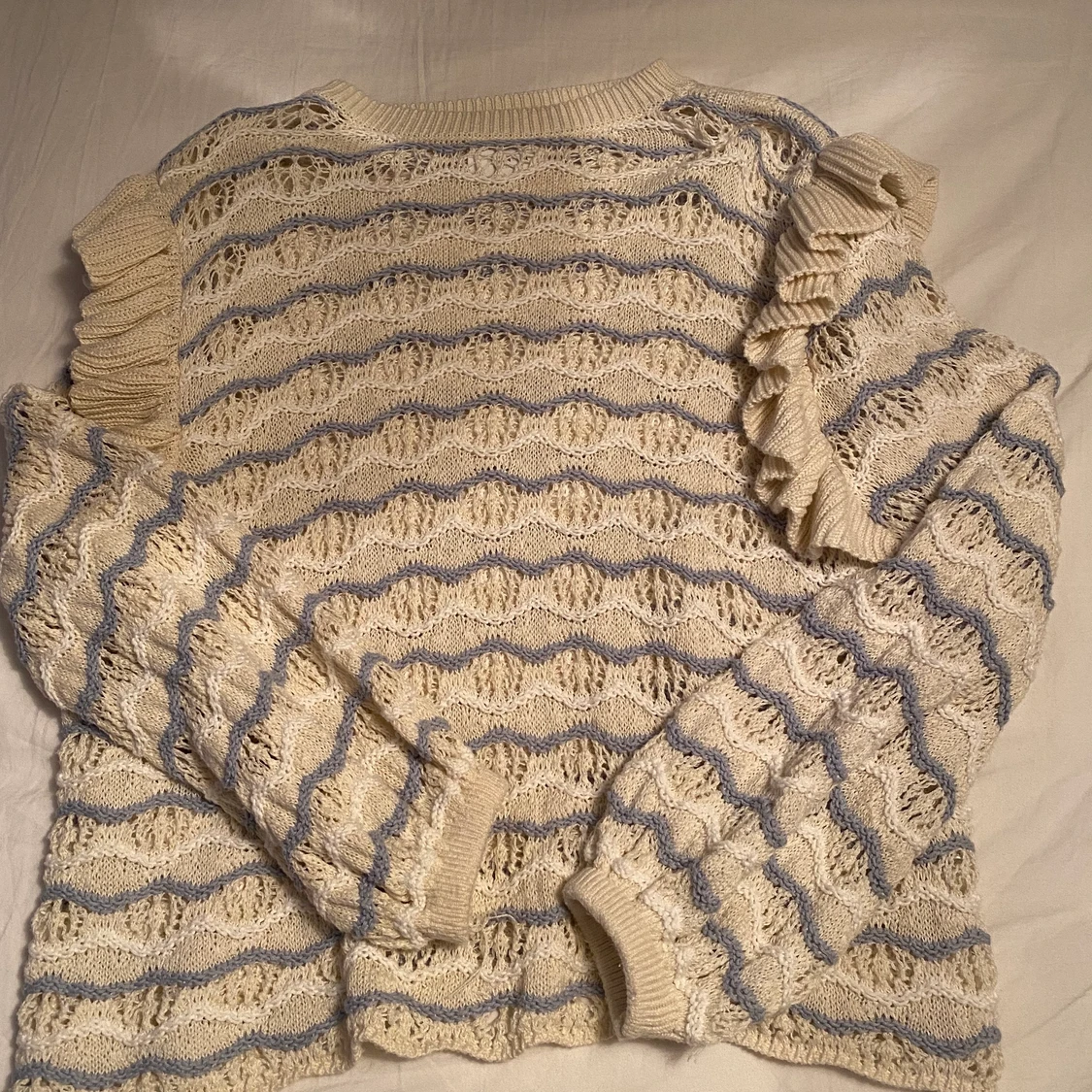 Zara tröja med volanger 