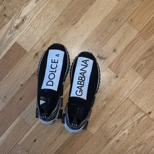 Dolce Gabbana skor  - Hej! Säljer mina dolce Gabbana skor köpte dom  för 5200 storlek 42 kvitto och bag finns
