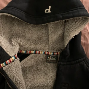 Jättevarm peak kofta - Peak kofta som jag haft denna vintern, inga defekter. Storlek xs-s. Hör av dig om du har några frågor<3 