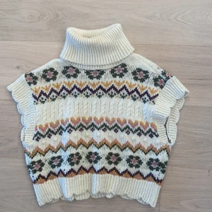 Zara topp - Stickad topp från zara strl M. Mycket fint skick! Köparen står för frakten