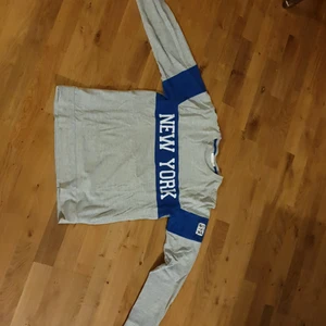 Mjuk tunn collegetröja - Härligt gosig mjuk tröja i fint skick