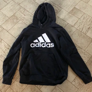 Adidas hoddie - Använd ca 6 gånger! Bra kvalite!❤️