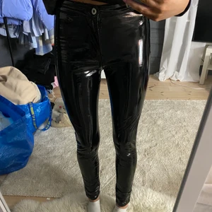 Lackbyxor - Säljer dessa oanvända lackbyxor i toppskick!