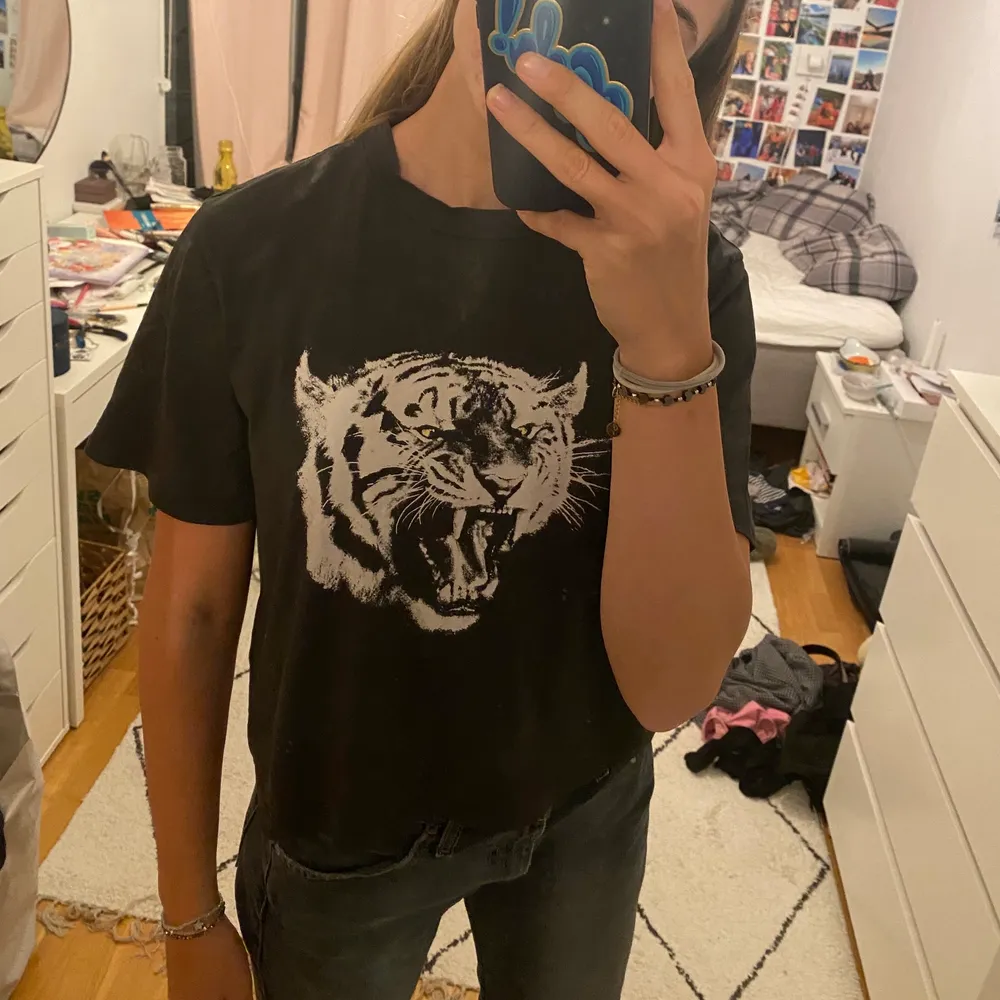 Superfin tshirt från NA-KD💕 väldigt fint skick!! . T-shirts.