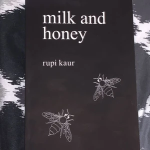 Milk and honey  - Milk and honey av rupi kaur. En bok av hennes 3 stycken. Har inte läst men säljer pga att jag har 2 exemplar:) Pocketbok! Skriv för mer info/bilder.