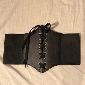 Korsettbälte - Enkel men sitter snyggt och ser bra ut! Helt oanvänd!