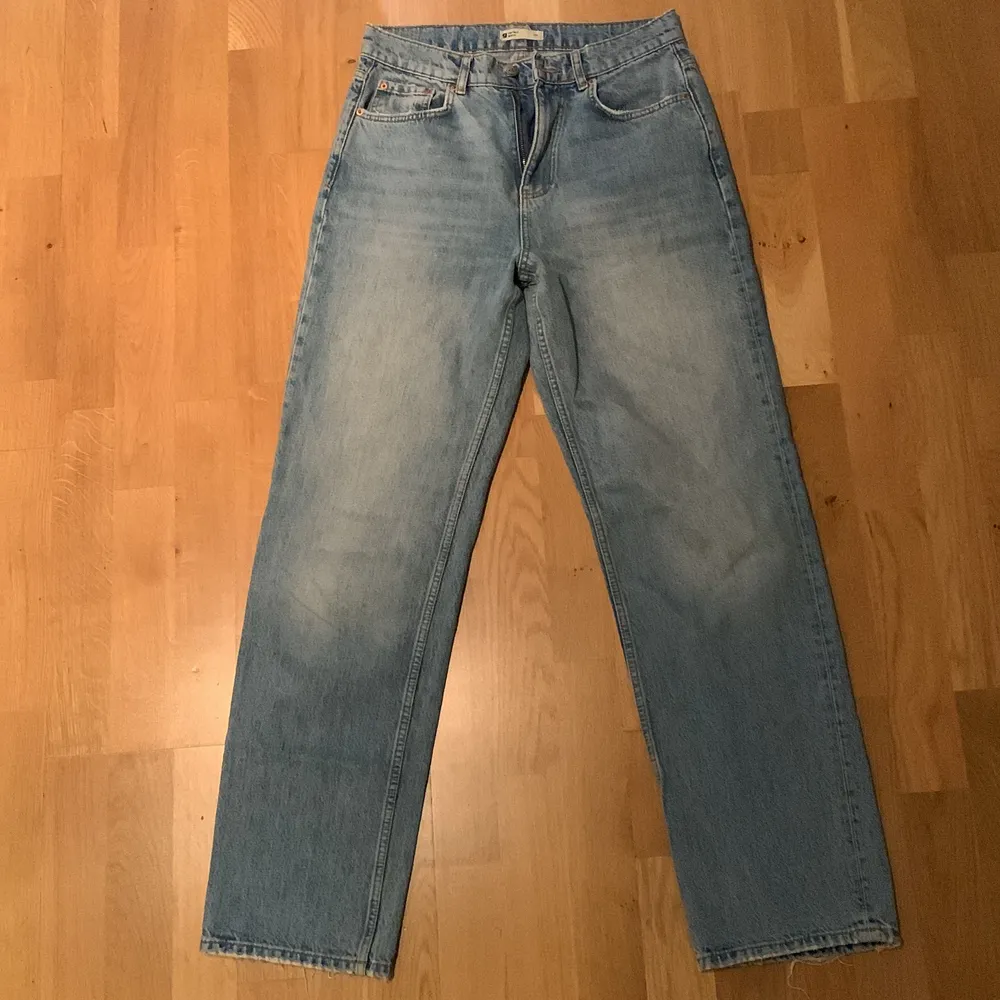 Bra skick, rak modell, ca. 6mån gamla. Pris: 75kr + fraktkostnad. . Jeans & Byxor.