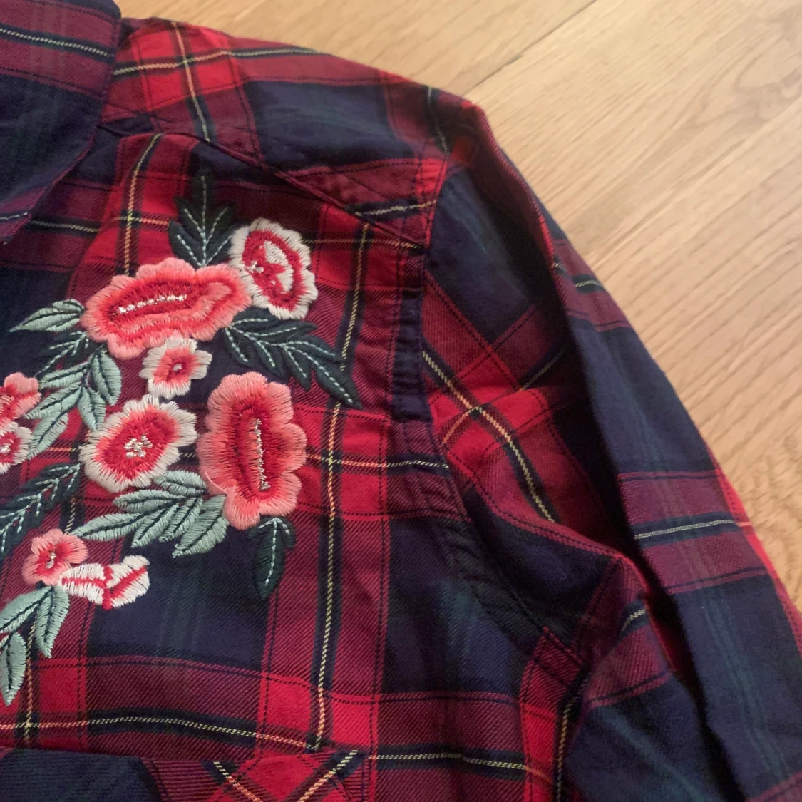 Cool tröja med detaljer - 91