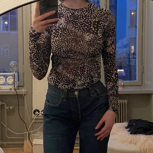 Topp - Jättesnygg mesh topp. Endast använd en gång. Köpare står för frakt.