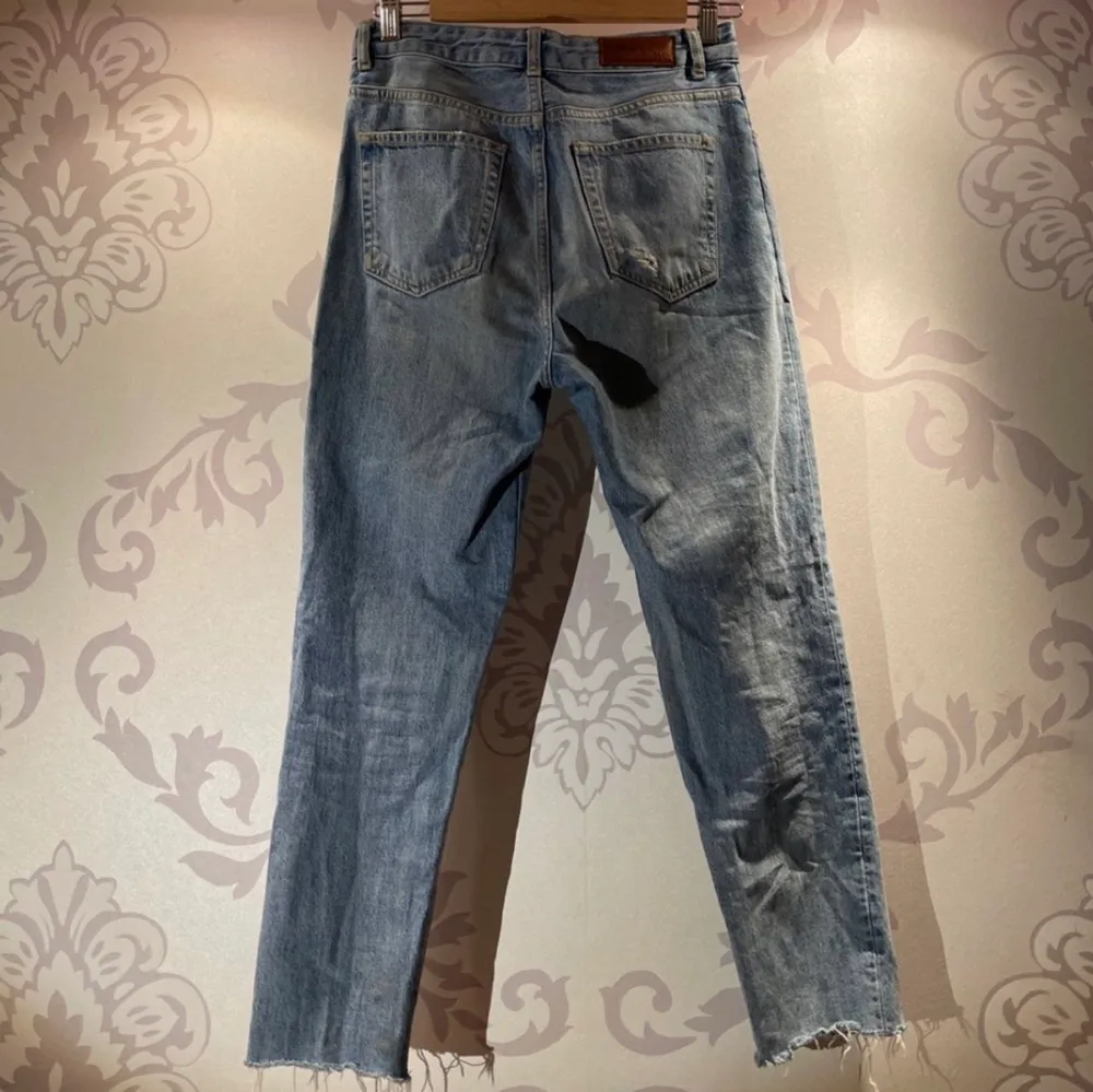 Fina jeans från Never Denim i strl S men är lite små i storleken. Fint skick. Säljes pga att de inte används längre.. Jeans & Byxor.