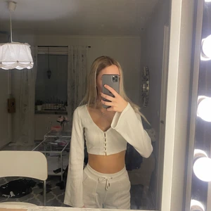 Tröja nakd - Supergullig kortare tröja från nakd i storlek xxs! 60 kr plus frakt! 