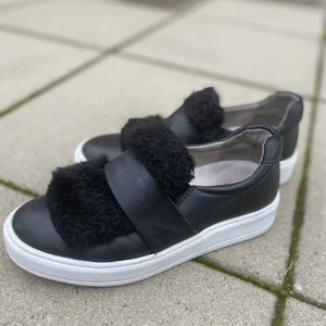 Skor KC cobler - Superfina skor KC cobler använda ett fåtal gånger så i fint skick. (Ordinarie pris 1100kr) vid flera intresserade budgivning 