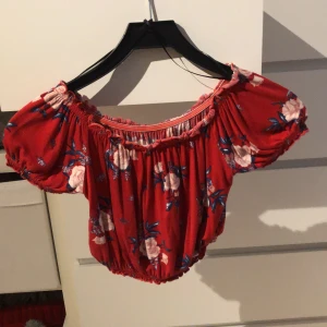 Topp - En topp som inte kommer till användning längre, som i nytt skick. En topp som går under axlarna 