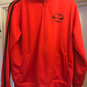 Zipjacka vintage  - Det står storlek L men är mer som en  M. Wct-material.