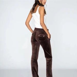 Söker juicy byxor! - Jag söker juicy sett eller bara byxorna i xs för bra pris, färg spelar ingen roll,kan betala frakt!