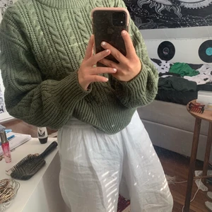 stickad tröja - säljer denna fina stickade tröja från monki! storlek S/36. jätteskön och bra skick. säljer för 90 exklusive frakt. hör av dig om du är intresserad 