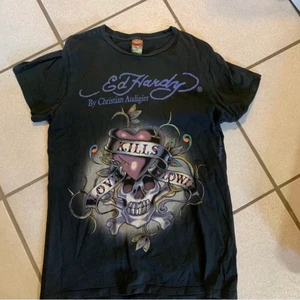 Ed hardy t-shirt  - Ed Hardy t-shift köpt av danielscloset här på plick. Skriv för fler bilder👾