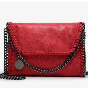 Väska  - Hej säljer min Stella liknade väska inte använd så antal många gånger den är verkligen super fin - kom privat för mer frågor eller bilder ha en trevlig dag💓