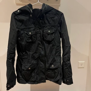 Jacka H&M - Jacka frön H&M i barnstorleken storlek 164, men passar både xs och s. Frakt priset baseras på vikten! 