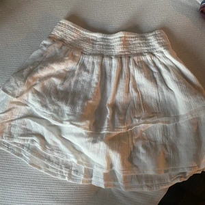 Volangkjol - Strl S, motsvarar XS. Säljer pga flytt. Aldrig använd. 