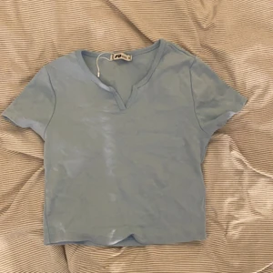 Topp - Söt kort topp. Aldrig använd💓💗💗