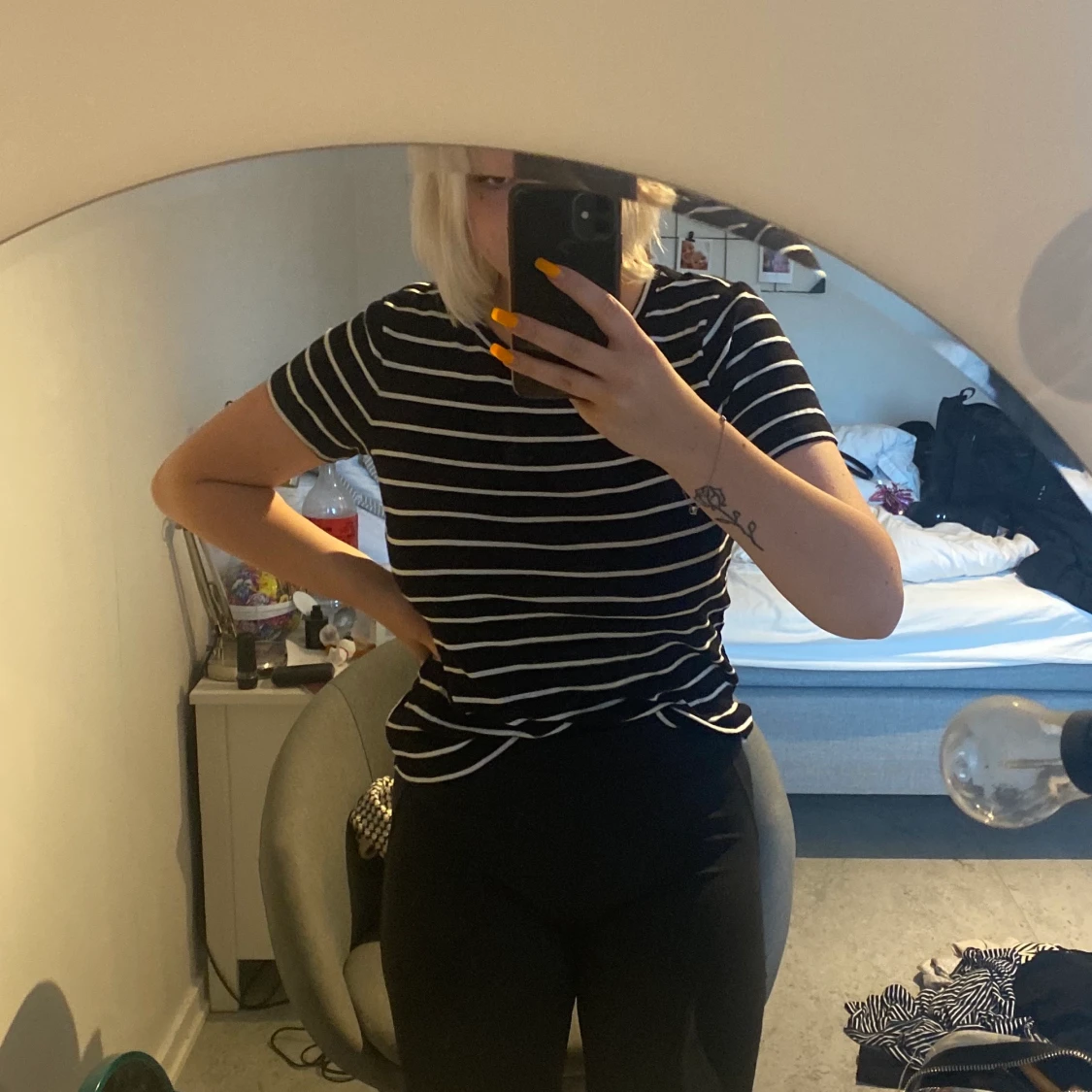 Svart-vit randig t-shirt 