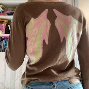 Kashmir tröja med vingar  - Super fin cashmere tröja med vingar på ryggen💕pure chasmere 