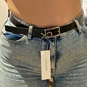 Calvin klein belt - Helt nytt ck-bälte som säljes för att jag fick den i present men det har aldrig kommit till användning. Inköpt från boozt.