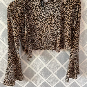 Kroppad ”kofta” - Köp en för 80kr eller båda för 120kr. Bra skick. Frakt tillkommer 