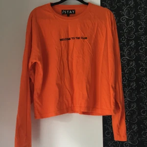 Tröja carlings - Tröja alt lite kortare tröja, köpt på carlings för 2 år sen. Använd fåtal gånger. Den är i storlek L men har även använt den som lite oversize då jag är en M