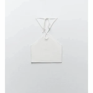 Knyttopp - Vitt linne från zara. Toppen knyts runt halsen. Aldrig använt då jag köpte fel storlek. Supersöt. Du står för fraktkostnaden 💕