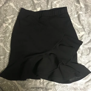 Kjol - Köpte den här kjolen från shein förra sommaren och har inte kommit till användning eftersom jag köpte i för stor storlek tyvärr💞