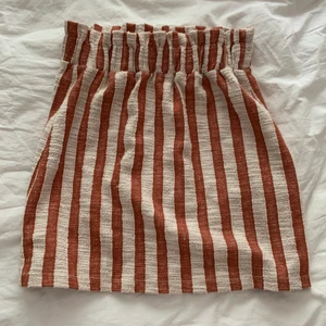 Kjol  - Superfin kjol från gina tricot💕 köpare står för ev. frakt