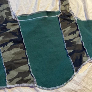 Topp - Kamouflage topp från shein i storlek 3XL, materialet är stretchigt och man även passa mindre storlekar, kan skicka bild från shein om man undrar hur den sitter, 40kr plus frakt 