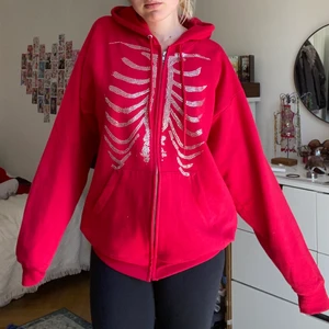 Rhinestones zipup - Trendig zipup hoodie från prolific som ej är använd, skick 10/10. Jätteskönt material och snygg passform. Köpt för 535kr + tull.