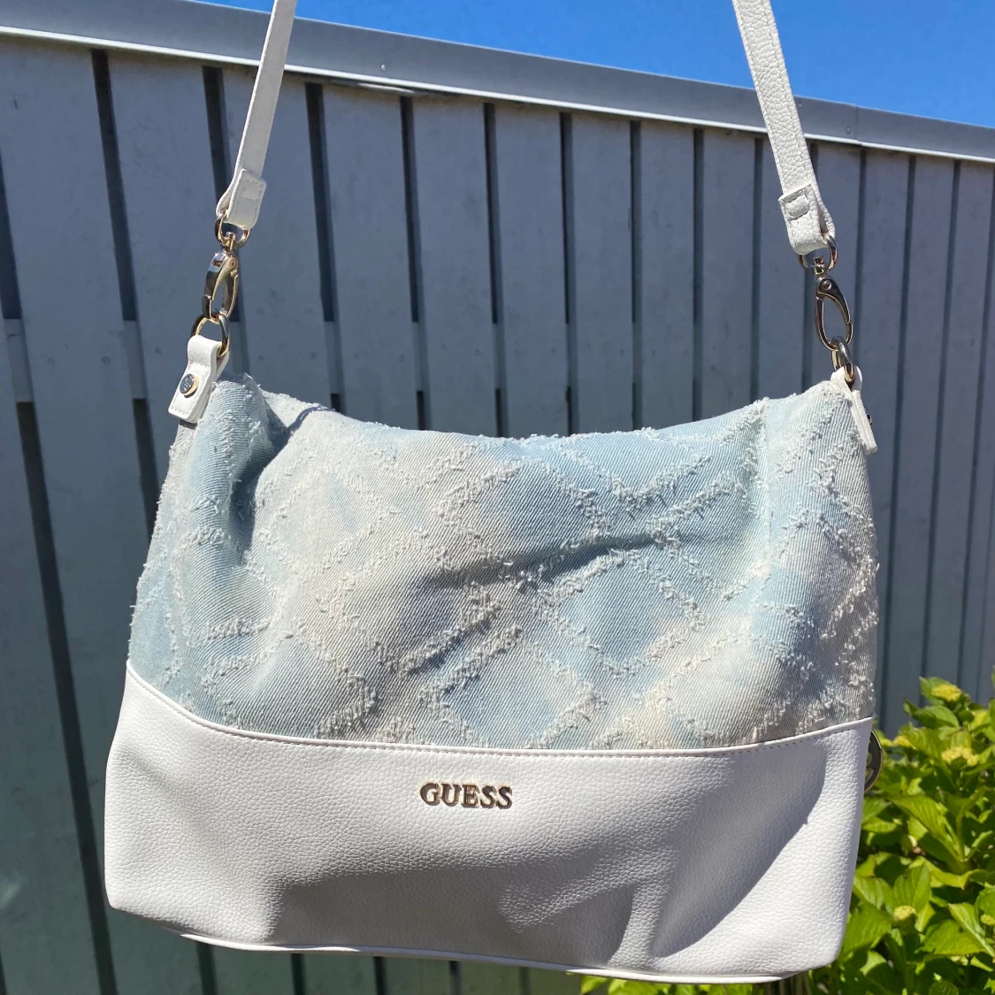 Guess handväska 🤍💙