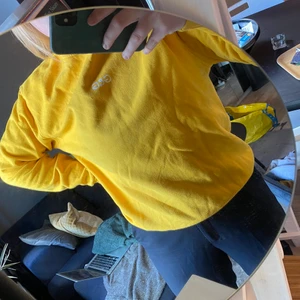 Tröja - Gul tröja/tjocktröja från Goose & Gander, ett litet företag som säljs via ASOS Marketplace. Storlek L. Färgen är lite starkare än på bilderna. Köparen står för frakt. 