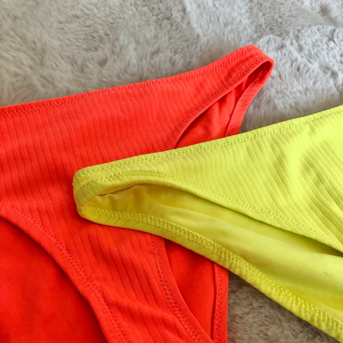 2 st bikiniunderdelar  - 90